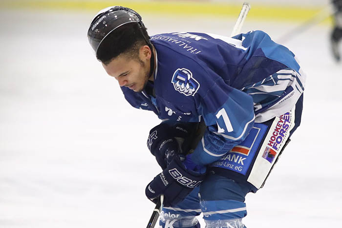 Stark gekmpft, aber am Ende geknickt: Deion Mller (Torschtze zum 4:7) und der EHC verloren gegen Tabellenfhrer Hamm. Foto: Verein