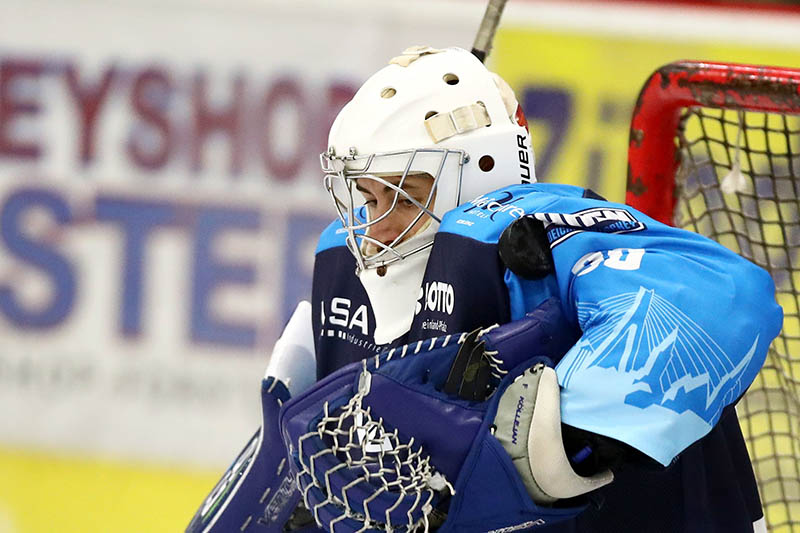 Felix Kllejan verlor zwischenzeitlich zwar seine Kufe, Neuwied aber nicht das Spiel: Der EHC bleibt im Inter-Regio-Cup ungeschlagen. Foto: Verein