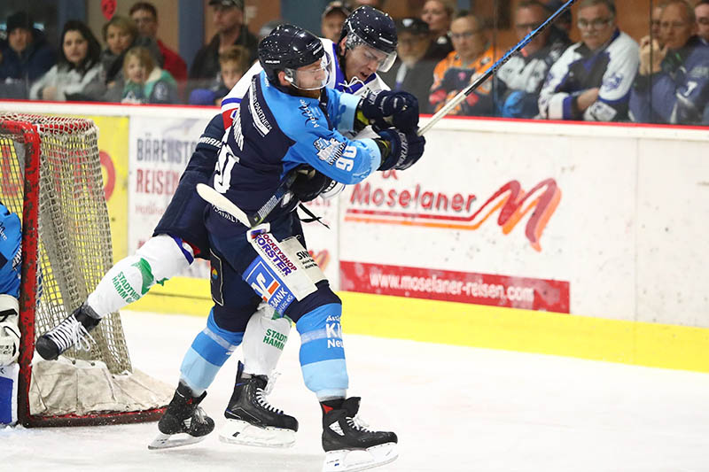 Zum Saisonauftakt blieb der EHC standhaft: Christian Neumann bezwang mit den Bren Vizemeister Hamm in einer lange Zeit ausgeglichenen Partie mit 7:2. Am Freitag mssen sich die Neuwieder in Westfalen beweisen ehe am Sonntag das Heimspiel gegen den Neusser EV ansteht. Foto: Verein