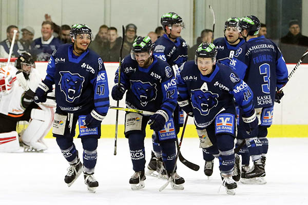 Bren auf Beutezug: Neun Tore erzielte der EHC im ersten Viertelfinalspiel gegen Dinslaken - so viele wie in noch keinem Heimspiel zuvor in dieser Saison. Foto: Verein