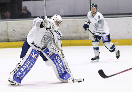 Felix Kllejan soll nach dem Geschmack von Jens Hergt seltener im Blickpunkt des Geschehens stehen. Wir kassieren noch zu viele Schsse auf unser Tor", erkannte der Neuwieder Trainer. Foto: EHC Neuwied