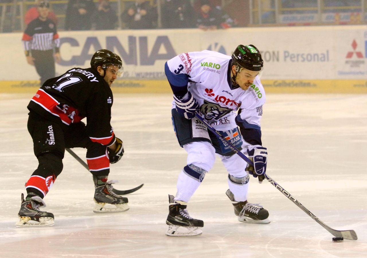 Seit dem letzten Spiel gegen Duisburg in der Brenhhle sind sechs Jahre vergangen. Stephan Frhlich (rechts) stand schon damals auf dem Eis. Foto: EHC