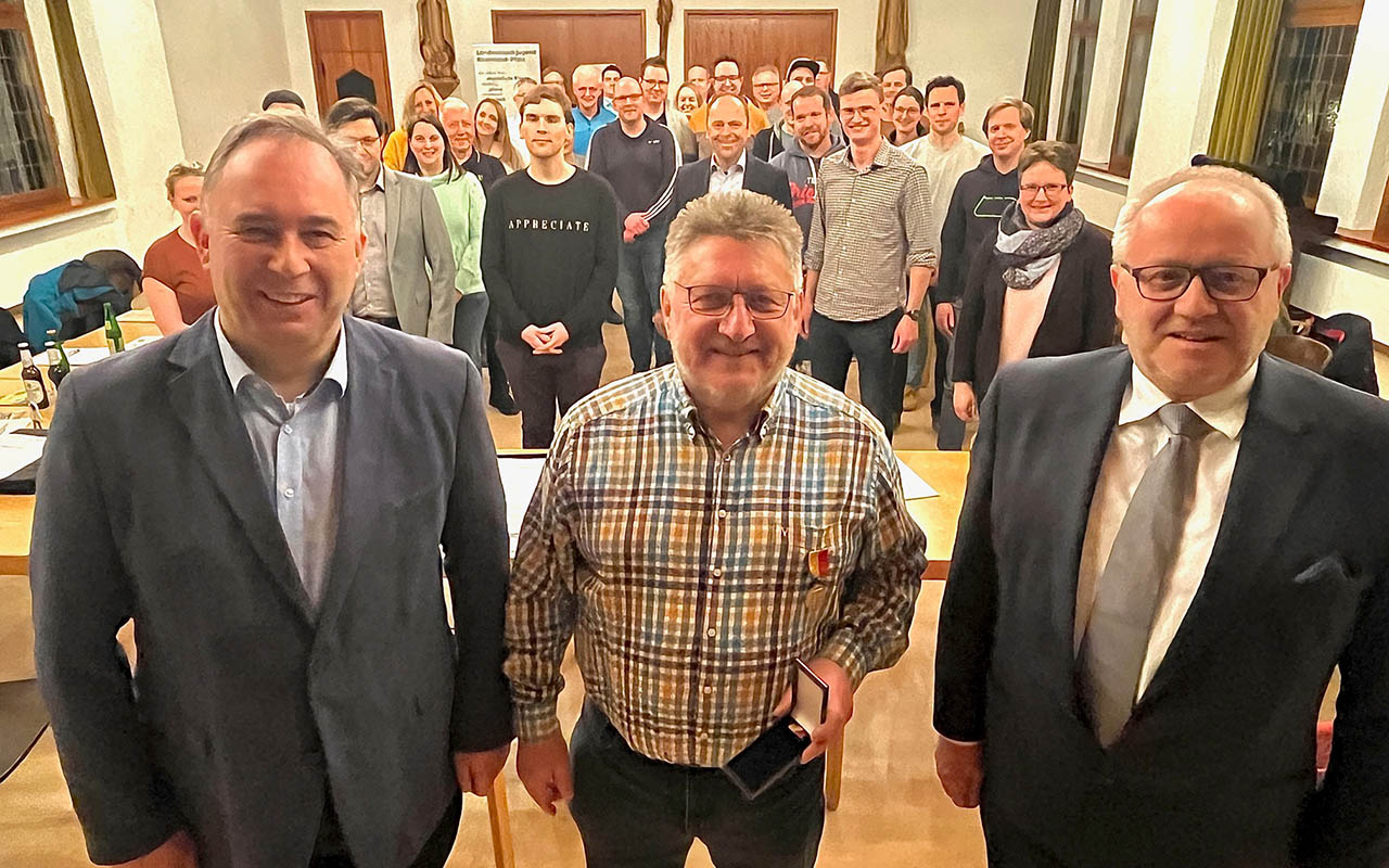 Landkreis Altenkirchen zeichnet Hubert Latsch mit der Ehrenmedaille in Gold aus