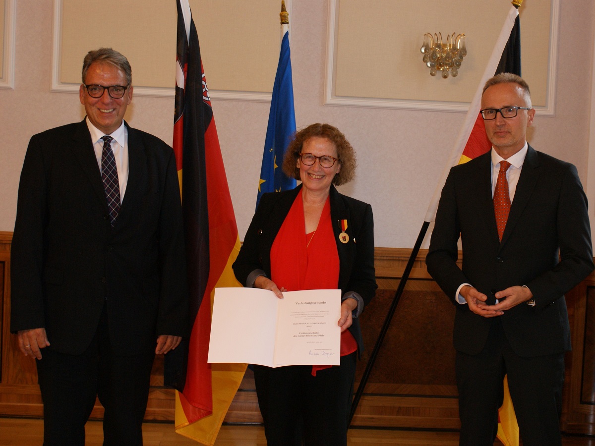 Maria Katharina Hhn aus Boden empfngt die Verdienstmedaille des Landes Rheinland-Pfalz