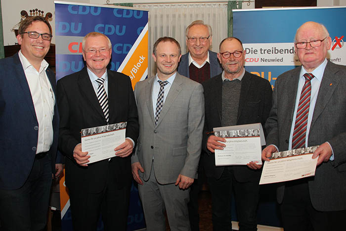 Ehrung fr 50 Jahre Mitgliedschaft in der CDU: (v.l.n.r.) Markus Blank (Vorsitzender), Reiner Kilgen (Jubilar), Jan Einig (Oberbrgermeister), Dieter Rollepatz (Jubilar), Hermann Schfer (Jubilar) und Ingfried Wagner (Jubilar). Foto: CDU 