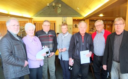 Ehrungen fr verdiente Mitglieder (von links): der bisherige Vorsitzende Friedrich Graf,  die VdK-Jubilare Marion Steib und Hans-Paul Schlatter, VG-Beigeordnete Kerstin Breidenbach,  VdK-Jubilar Helmut Hsch, der stellvertretende VdK-Kreisvorsitzende Berthold Denter und der stellvertretende Vorsitzende des VdK-Ortsverbandes Wissen, Bernhard Herzog. (Foto: VdK/Thomas Schilling). 