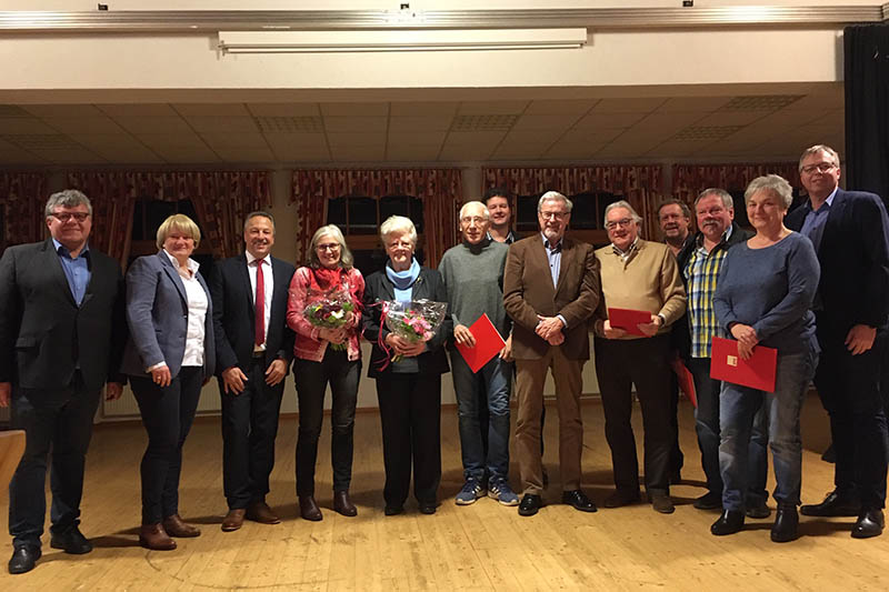 Von links: Michael Mahlert, Birgit Haas, Hans-Werner Breithausen, Monika Kukla, Luise Bleidt, Heinz Wiegand, Karsten Kurz, Dieter Melsbach, Wolfgang Collet, Michael Schnberg, Hubert Heler, Dagmar Pfeifer und Achim Braasch. Foto: Stefan Haas