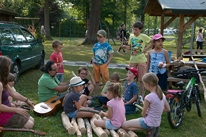 Die Holz- und Musikwerkstatt startet am 21. Juli. Foto: Hatzfeldtsche Ferienbetriebe