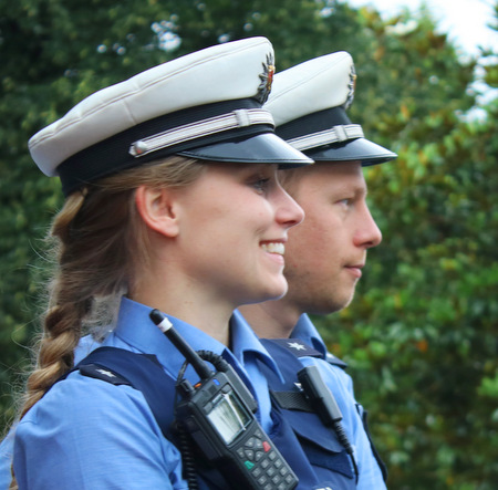 Siegener Polizistinnen mussten sich einer Unfallaufnahme von einem Taxifahrer beleidigen und bedrohen lassen. (Symbolfoto: Polizei)
