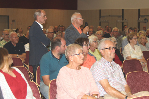 Bei der Einwohnerversammlung nutzten viele Brger die Gelegenheit, ihre Fragen direkt an die Stadtbrgermeisterin zu stellen. Fragen und Antworten waren stets von allgemeinem Interesse. (Foto: Verbandsgemeindeverwaltung Montabaur) 