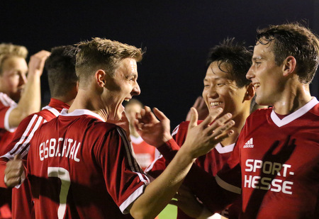 Die Eisbachtaler um (von links) Lukas Reitz, Masaya Omotezako und Max Olbrich wollen am 11. April den Einzug ins Rheinlandpokal-Finale bejubeln. (Foto: Sportfreunde Eisbachtal)