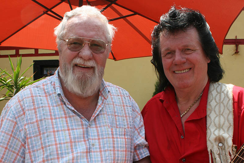 Karl Heinz Stein (links), der Frisr von Elvis Presley ist tot. Foto: privat 