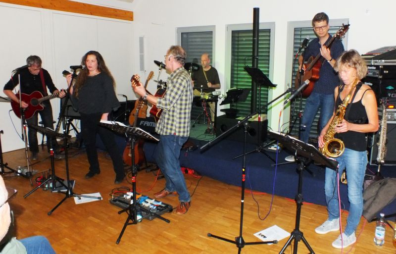 Endlich begeisterte mit einer Mischung aus Balladen, Blues, Jazz, Folk und Rock die Zuhrer. Fotos: Agentur Media Schneider