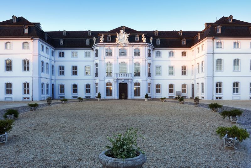 Schloss Engers mit Schlosshof. Foto: Villa Musica RLP, Gros Fotografie
