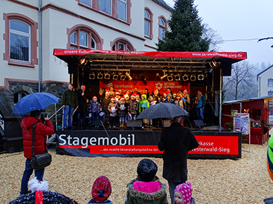 Am Freitag, 8. Dezember wurde der 10. Weihnachtsmarkt in Betzdorf erffnet. Foto: jmlp