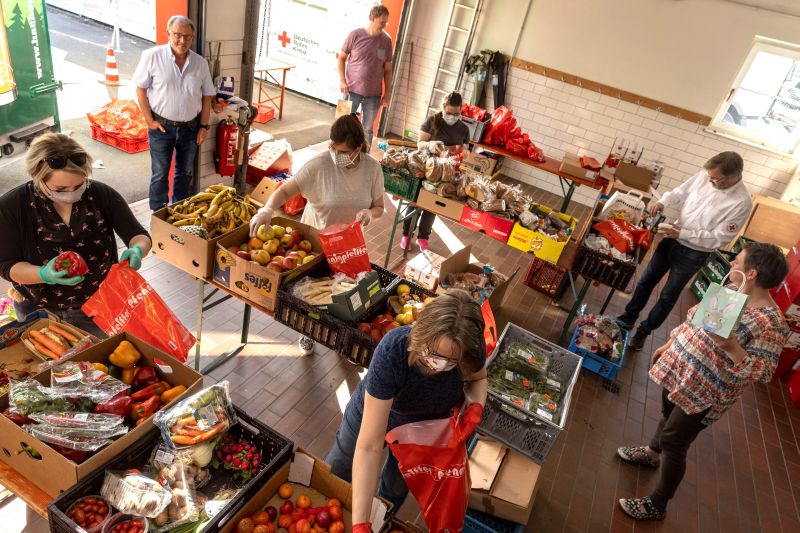 Lebensmittelspenden fr Bedrftige: Tafelersatz in Hachenburg