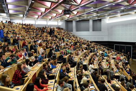 Welches Studienfach passt zu mir? Das Selbsterkundungstool (SET) der Agentur fr Arbeit gibt mgliche Antworten. (Foto: Universitt Siegen) 