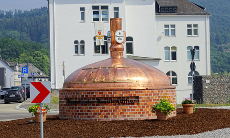 So sieht er aus, der neue Kreisel mit der Erzquell-Sudpfanne. (Foto: jmlp)