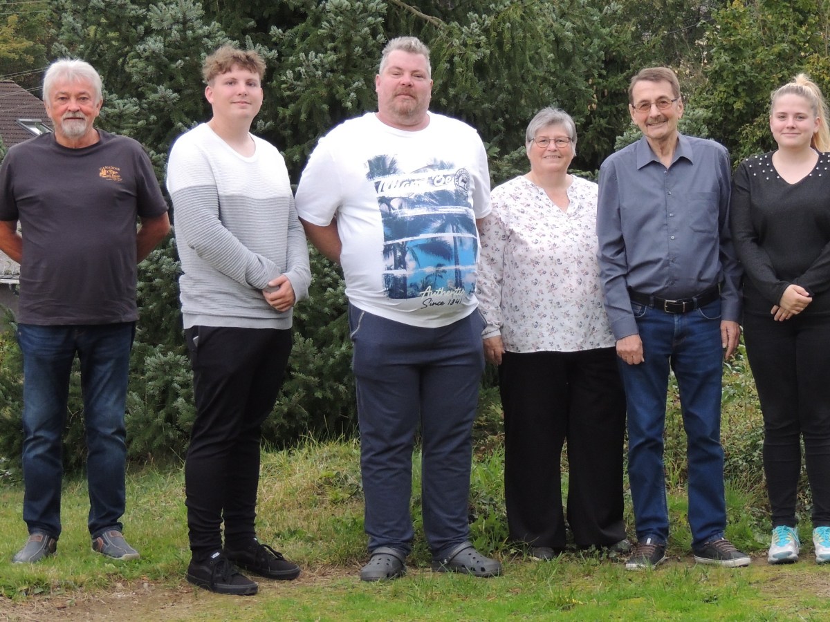 Von links: Joachim Eutebach, Dominik und Jens Ketzer, Hilde, Karl-Josef und Eva Schumacher. (Foto: Verein) 