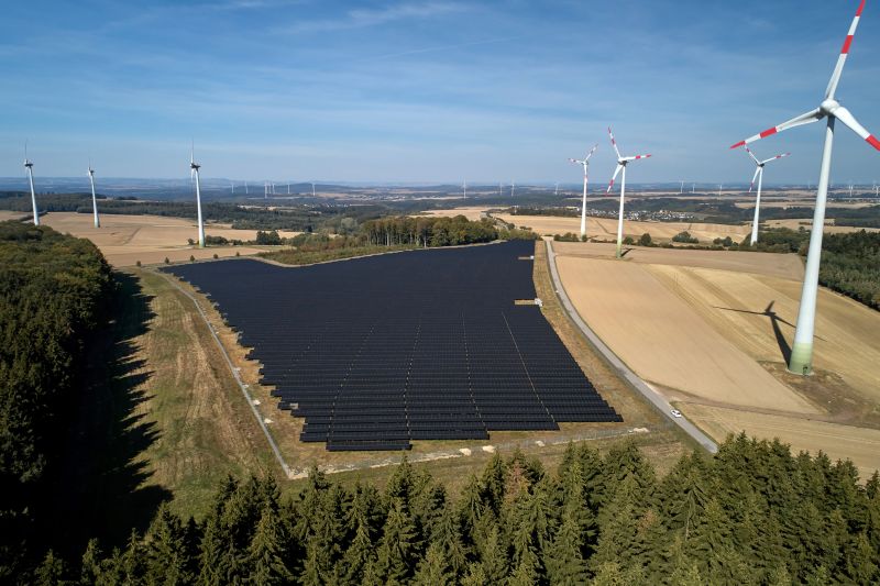 Der evm-Solarpark in Mastershausen produzierte im vergangenen Jahr mehr als drei Millionen Kilowattstunden Strom.  Foto: Thomas Frey/evm