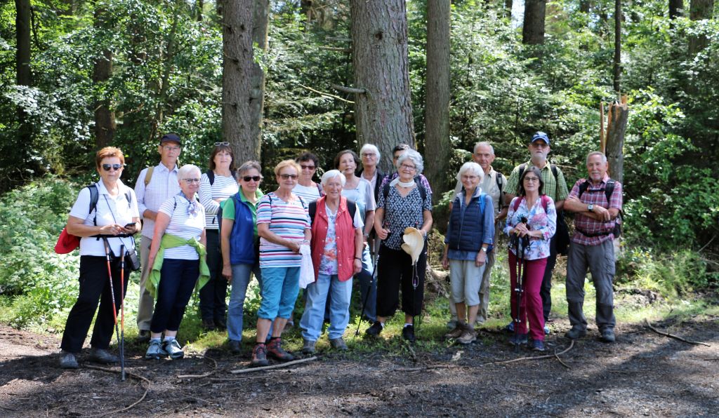 Die Wanderfreunde de Evangelischen Vereins Heddesdorf auf dem Kppelrundweg. Foto: Georg Schuch