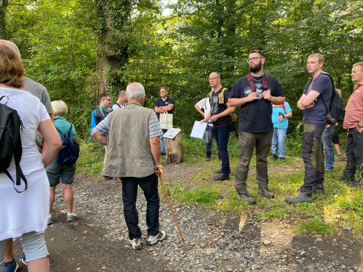 Die Erinnerungen an die dunklen Zeiten whrend des Zweiten Weltkriegs gilt es wach zu halten. Die Exkursion am Samstag, dem 18. September mit dem Thema Die Befreiung Wissens trug dazu bei. (Fotos: KathaBe) 