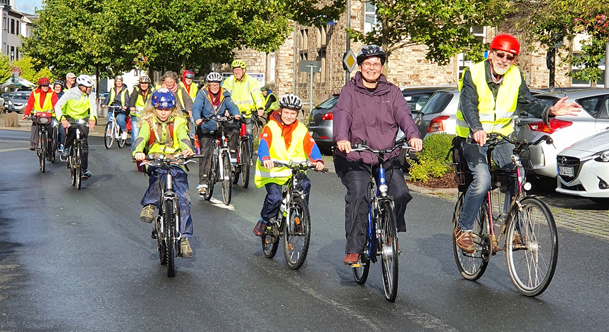 Altenkirchener schwingen sich fr Protestfahrt auf das Fahrrad