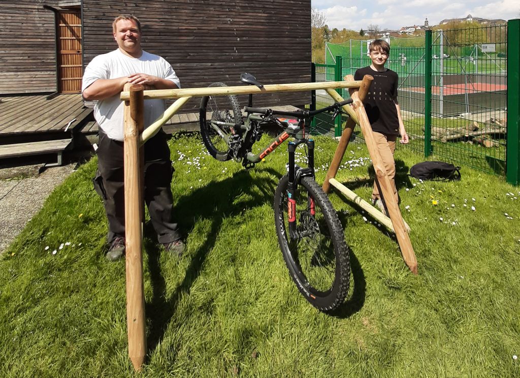 Ein neuer Fahrradstnder fr den Pumptrack in Hachenburg. Foto: privat