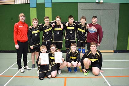 Die U14 und U16-Faustballer. Foto: Verein