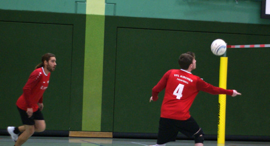 Der Spielaufbau beim VfL Kirchen lief am vierten Spieltag zu selten glatt, so dass keine weiteren Punkte verbucht werden konnten. (Foto: Tobias Stinner)