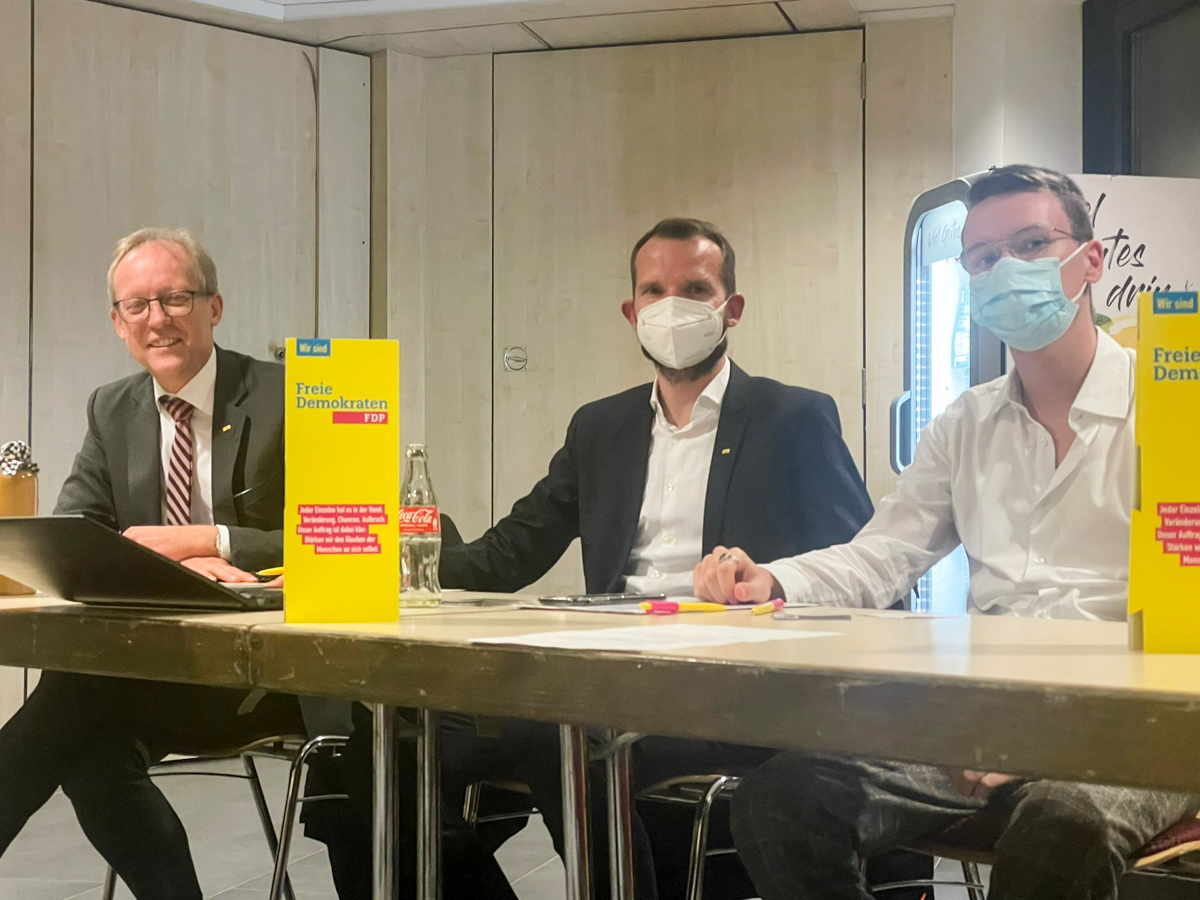 Der neue Vorstand, v. l. n. r.: Volker Lopp (neuer Vorsitzender), Dennis Liebenthal (Stellvertreter), Lukas Weisbrod (Stellvertreter). Thomas Selbach (Schriftfhrer) wurde
in Abwesenheit gewhlt.