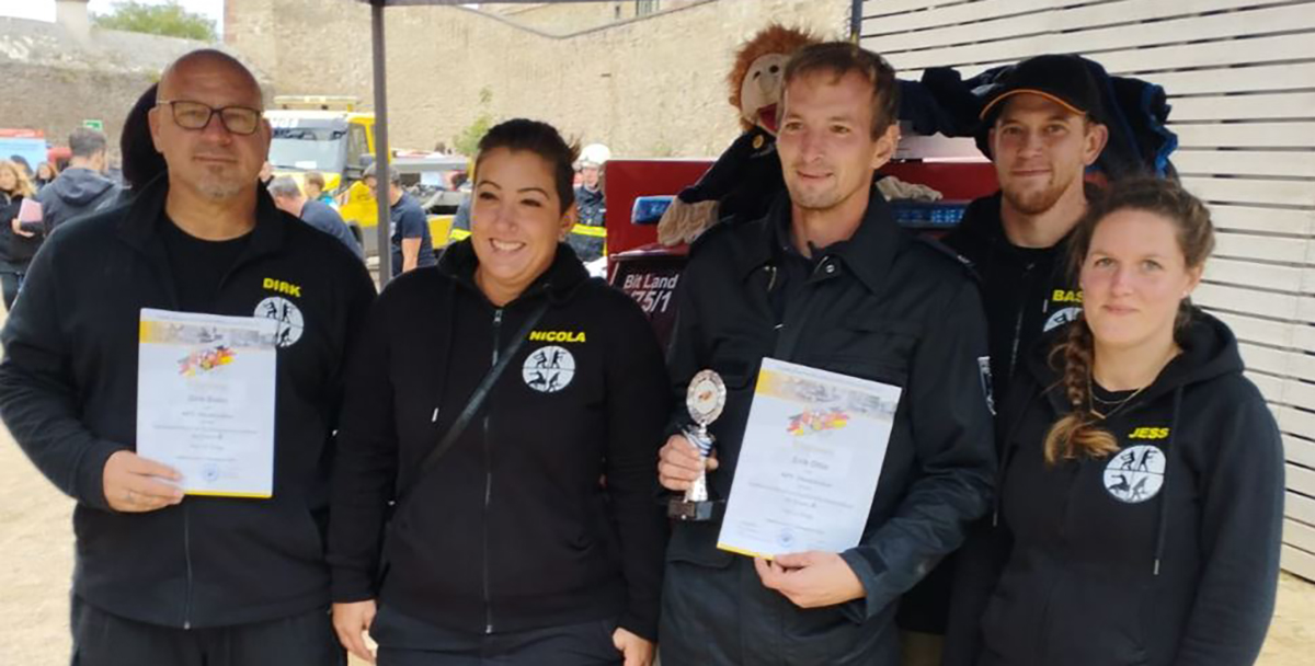 Beim Landesentscheid punkteten die Einsatzfahrer Dirk Bohn (links) und Erik Otto (3. von links). (Foto: Kreisfeuerwehrverband)