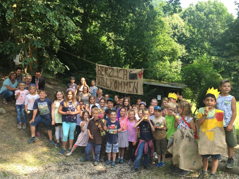 Zwei Ferienwochen lang waren sie Ritter, Knappen und Edeldamen im Mittelalter - 42 Kinder verbrachten eine ereignisreiche Ferienfreizeit im Wald und an der Eintrachthtte Oberbieber. Foto: privat