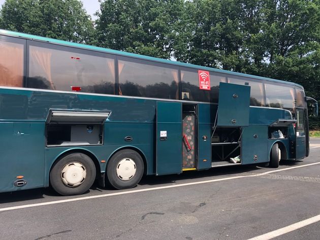 Stillgelegter Fernbus. Fotos: Polizei