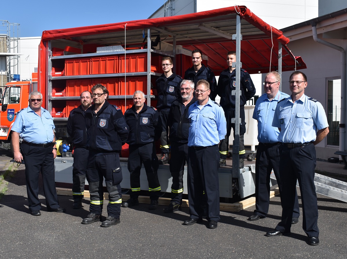 Groe Freude bei der Feuerwehr Ransbach-Baumbach: bergabe eines Hygiene-Anhngers 