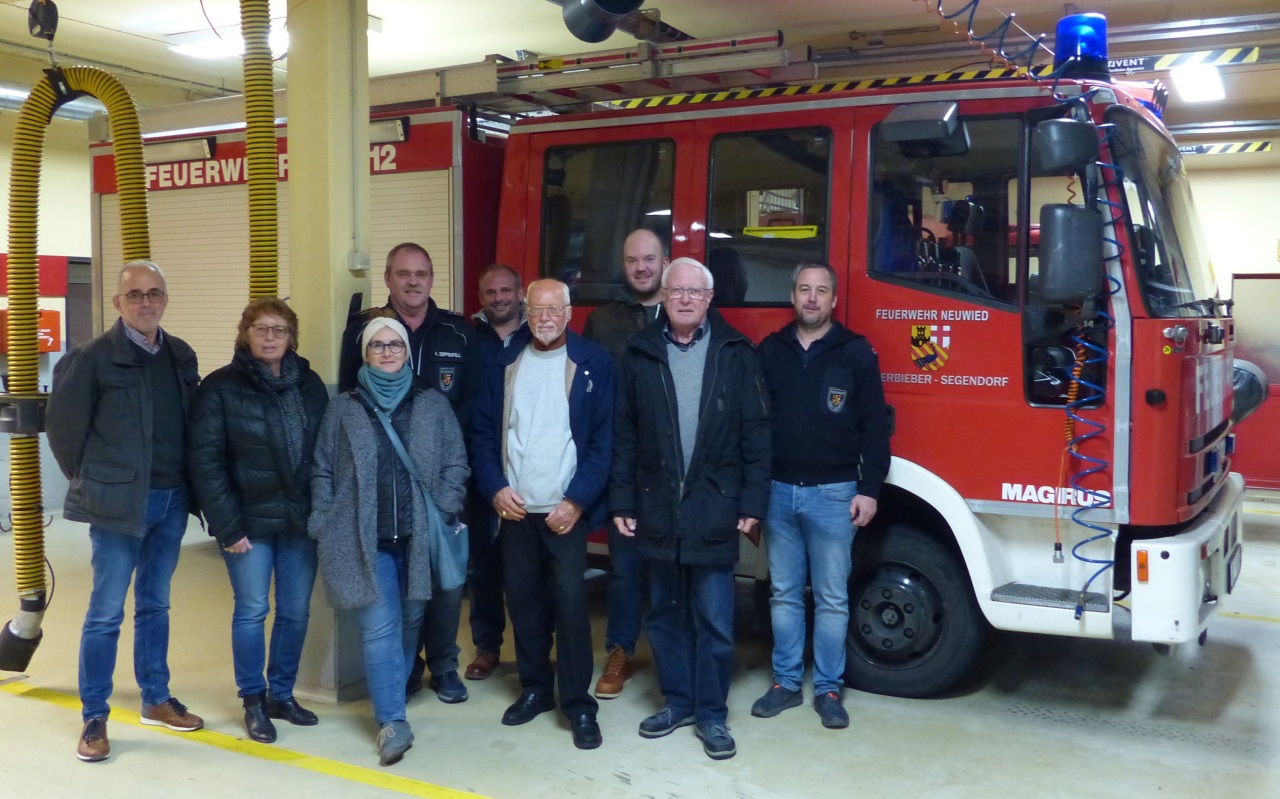von links: Wolfgang Hardt, Jutta Heidgen-Klaassen, Silvana Cremer, Lschzugfhrer Klaus Zeppenfeld, Ralf Emmel, Romed H. Kaufhold, Stefan Busch, Gerhard Neumann und Oberbrandmeister Markus Noll. (Foto: Wolfgang Hardt)