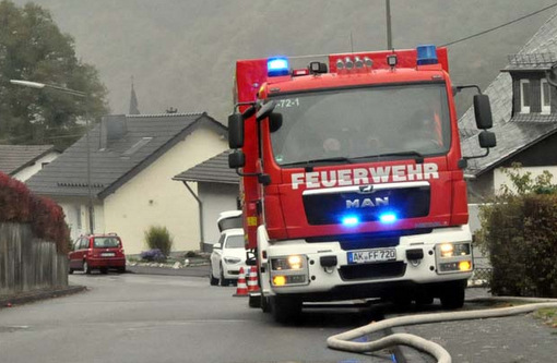 Wohnhausbrand in Peterslahr: Rund 30 Feuerwehrleute im Einsatz