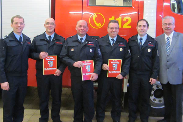 v.l.n.r. Thomas Nelles (Wehrleiter VG Linz), Markus Schlmer, Lothar Junior, Hans-Willi-Stber, Tobias Schaarschmidt (Wehrfhrer St. Katharinen), Willi Knopp (Ortsbrgermeister St. Katharinen). Foto: Feuerwehr