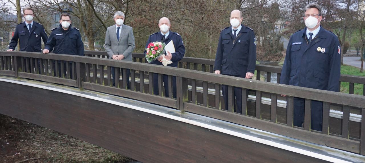 V.l.: Stellvertretender Wehrleiter Christian Fein, Wehrleiter Tobias Haubrich, Brgermeister Klaus Mller, der scheidende Stellvertretende Wehrleiter Gernot Grebe, Stellvertretender Wehrleiter Nicki Ahlborn und Stellvertretender Wehrleiter a.D. Mario Weienfeld. Foto: privat