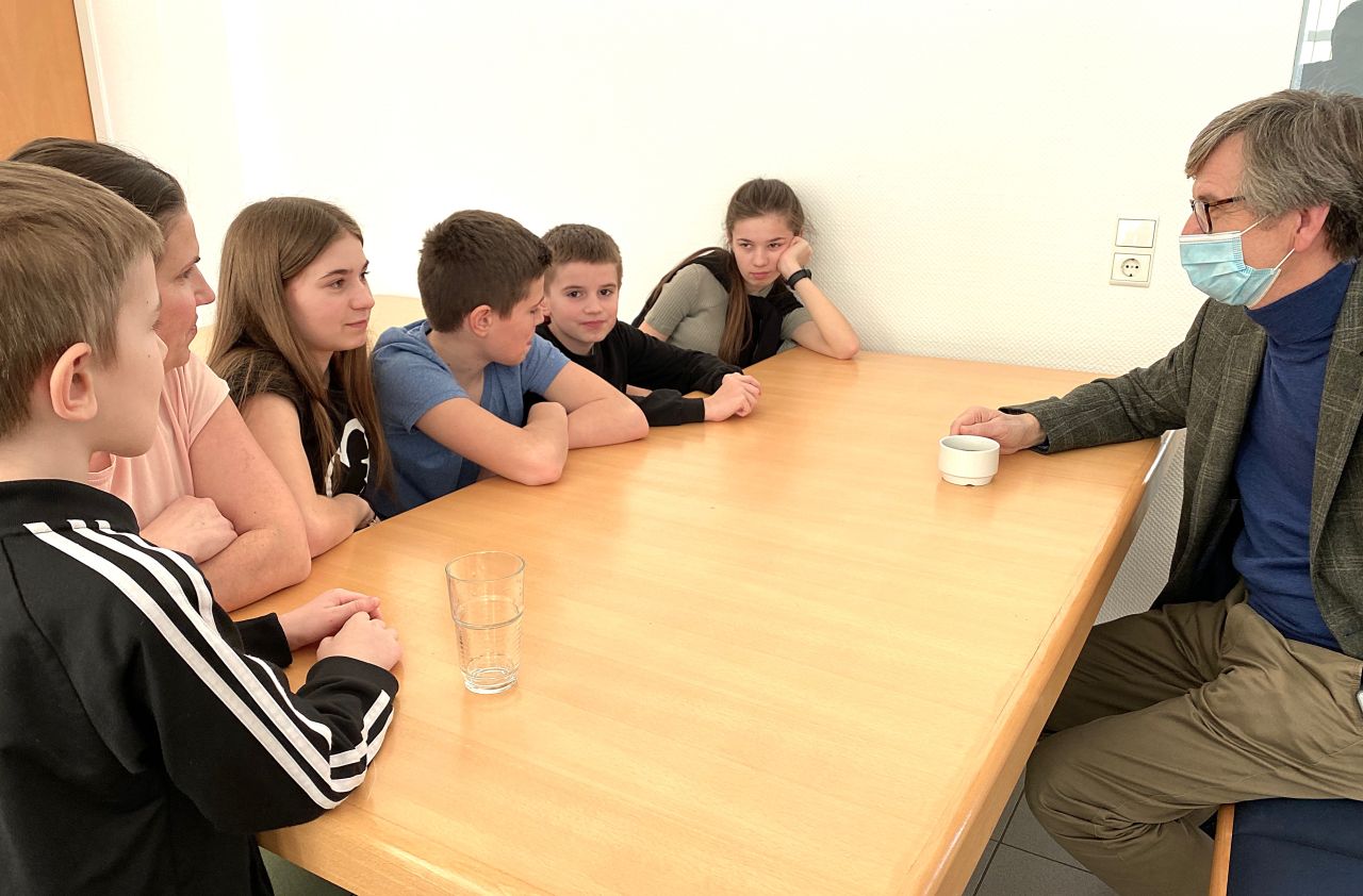 Bürgermeister Fischer besucht ukrainische Flüchtlinge