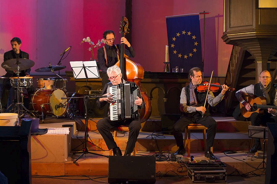 Veranstaltung "Radio Europa" in der Reihe "Musik in alten Dorfkirchen. Foto: Helmi Tischler-Venter