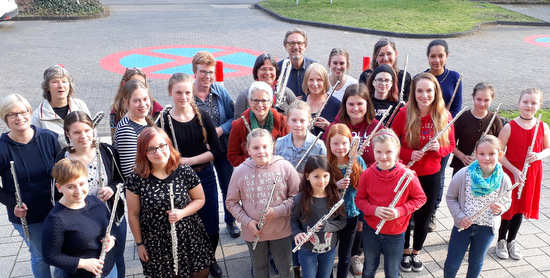 Mit viel Freude verbrachten jetzt knapp 30 Fltistinnen der Kreismusikschule Altenkirchen einen gemeinsamen Probenachmittag. (Foto: Kreismusikschule)