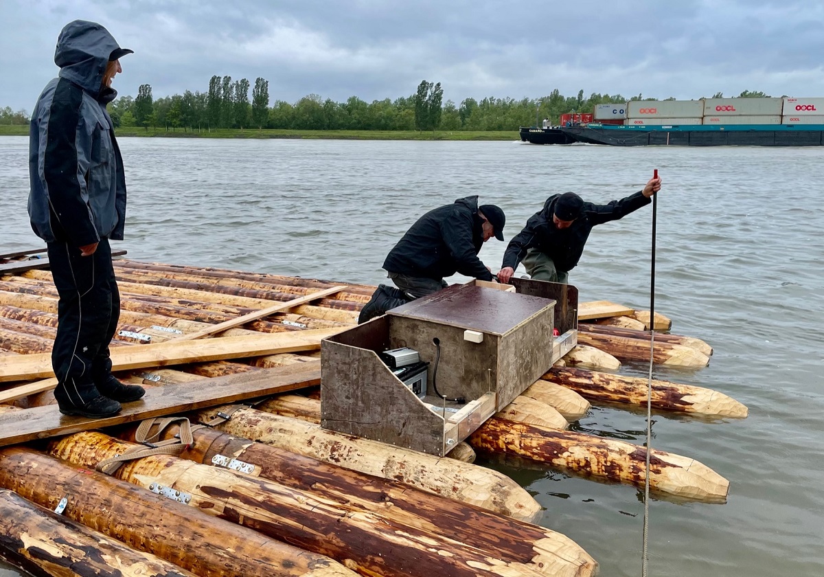 Net als vroeger: vlotten op de Rijn reizen van Steinmauern naar Hitdorf bij Leverkusen