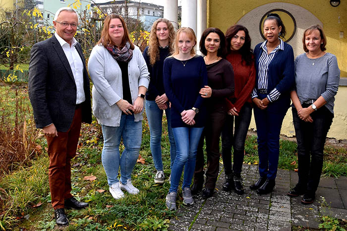 Landrat Achim Hallerbach (links) war ebenfalls gerne zu dem ersten Austausch dieser Art mit der neuen Integrationsbeauftragten des Kreises, Kerstin Schwanbeck-Stephan (rechts),  gekommen. Foto: Kreisverwaltung