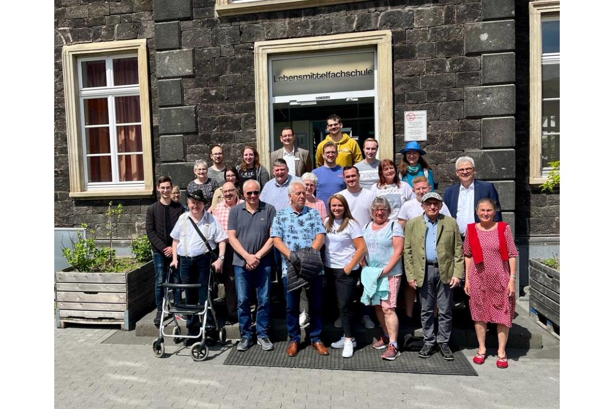 Treffen der Generationen an der Neuwieder "food akademie"