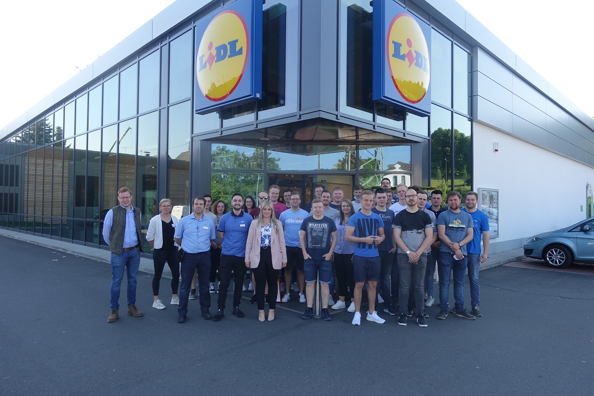 Handelsjunioren und Landwirte machen einen Store-Check der Lidl-Filiale in Neuwied-Niederbieber. (Foto: food akademie Neuwied)