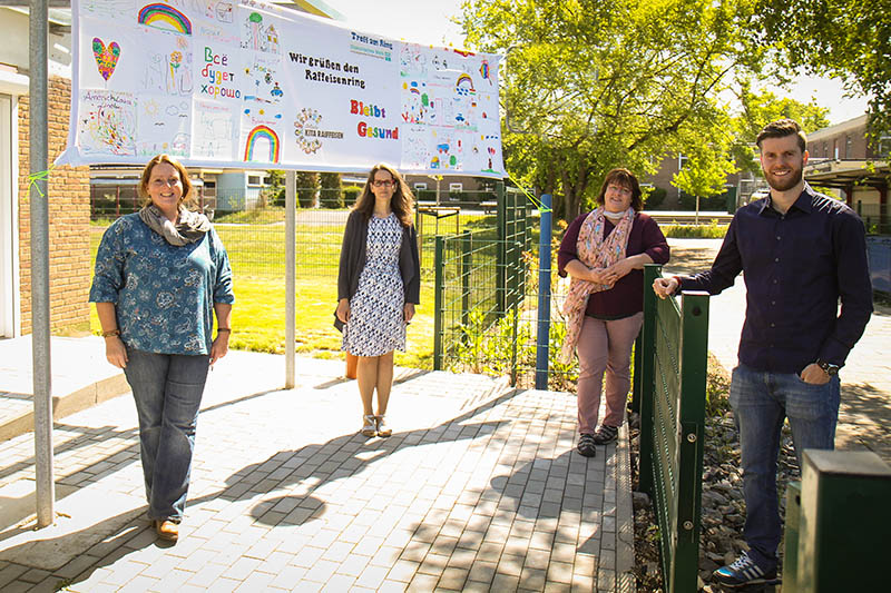 Von links: Mario Seitz, Quartiersmanager im Raiffeisenring, Verena Jacobi, Leiterin der stdtischen Kita, Tanja Steuber, Pdagogische Leitung des Treffs am Ring, und Christine Kabierschke, Mitarbeiterin im Treff am Ring. Foto: Stadt Neuwied