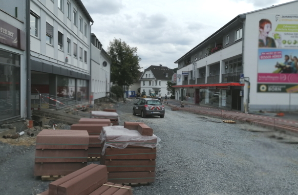 Die Arbeiten im dritten Sanierungsabschnitt der Frankfurter Strae in Altenkirchen gehen zgig voran. (Foto: hak)