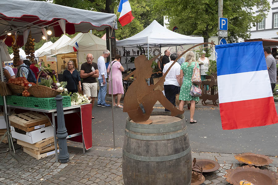 In diesem Jahr bleibt der Marktplatz leer, doch auf franzsisches Flair muss man nicht verzichten. Archivfoto: Wolfgang Tischler