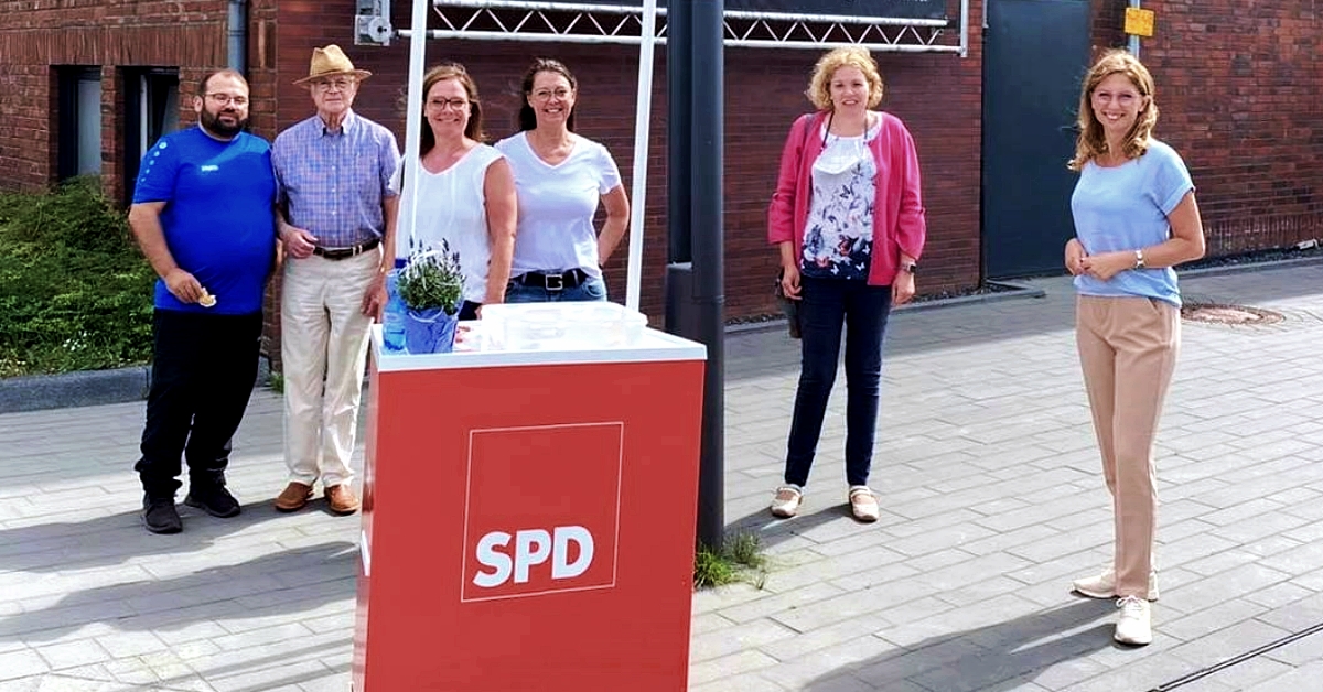 Der FreiTalk fand dieses Mal vor dem Herdorfer Httenhaus statt. (Foto: SPD)